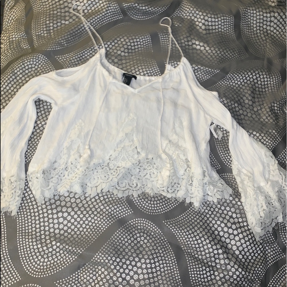 Off the shoulder white flowy shirt !